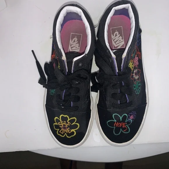 VANS skate shoes.US kids size 13.5. Decor on shoe-flowers, positive vibes - Picture 4 of 15